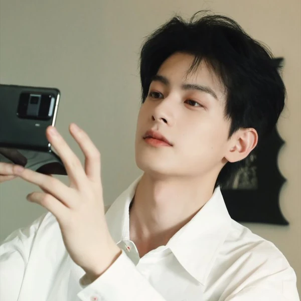 The most loved look of Chen Heyi today