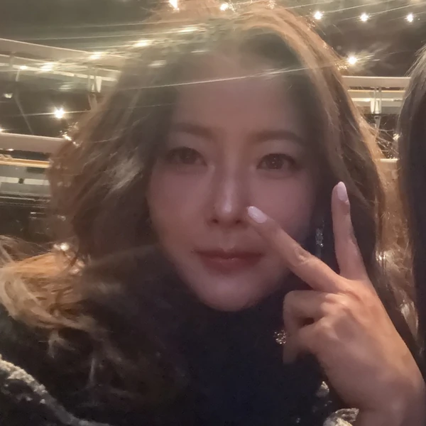 Popular photo full of fans’ love for Kim Heesun