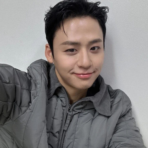 The most loved look of Lee Solomon today