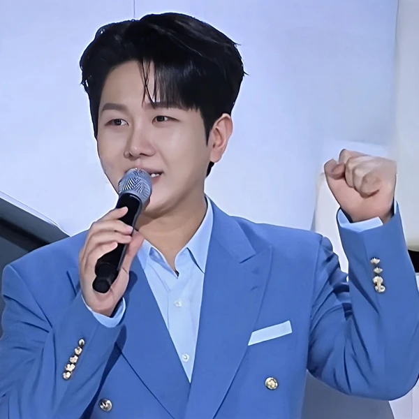 Popular photo full of fans’ love for Kim Soochan