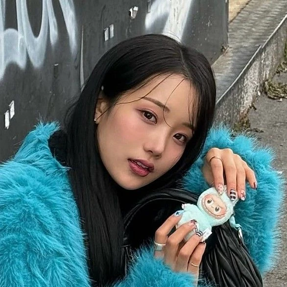 Popular photo full of fans’ love for Kim Soyeon (2004)