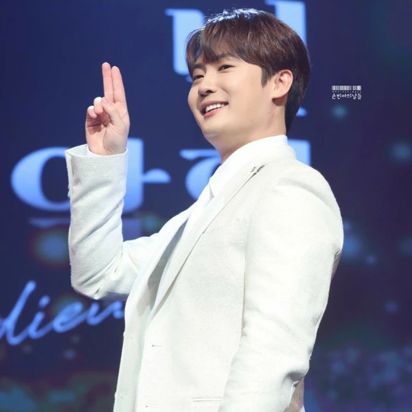 The most loved look of Son Binah today