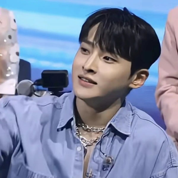 今天最受喜爱的Seong Ri模样