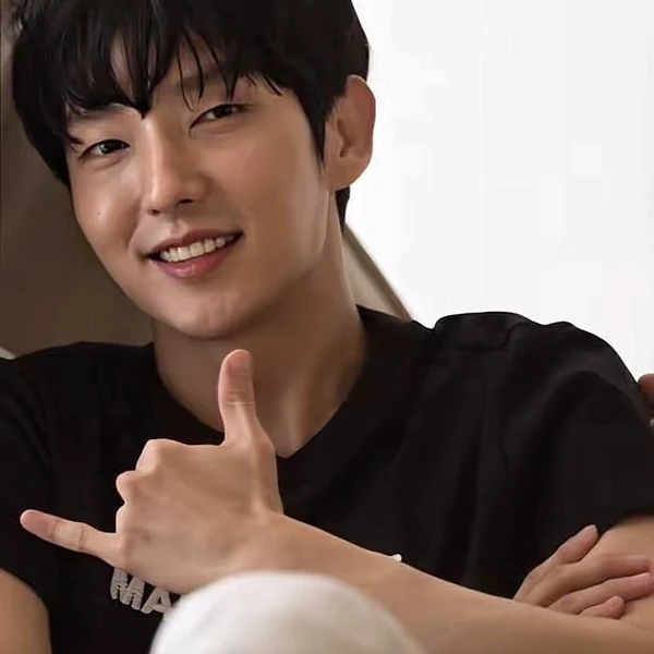 Penampilan Lee Joongi yang paling disukai hari ini