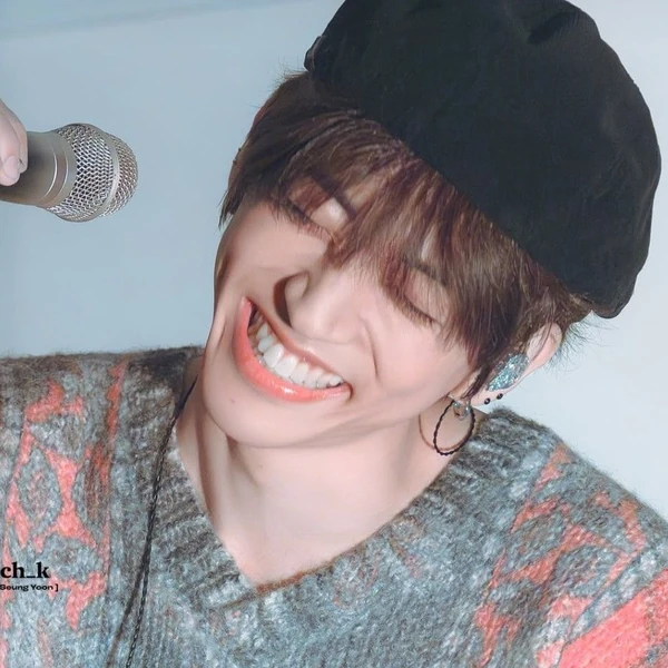 充滿粉絲愛的李承允人氣照片