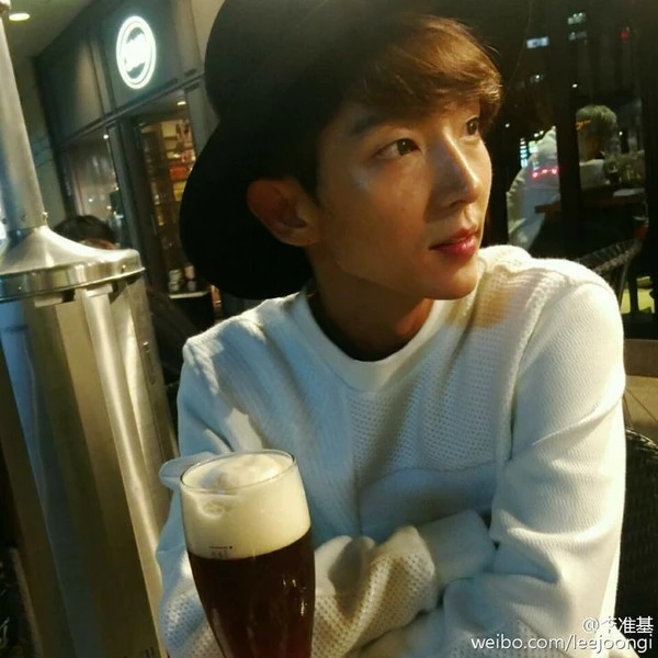 充滿粉絲愛的李準基人氣照片