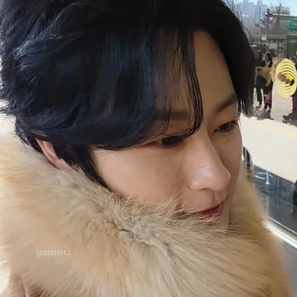 Foto populer Kang Moonkyung yang penuh cinta dari penggemar