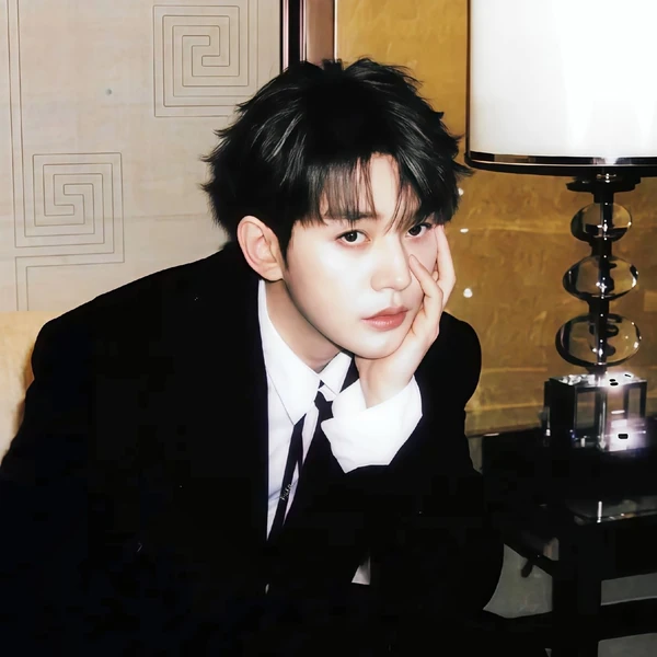 Popular photo full of fans’ love for Deng Wei