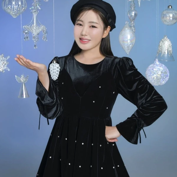 Popular photo full of fans’ love for Song Gain