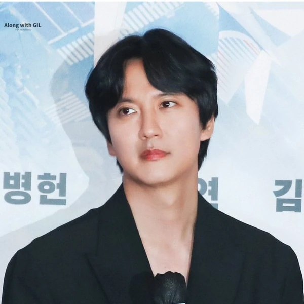 Popular photo full of fans’ love for Kim Namgil