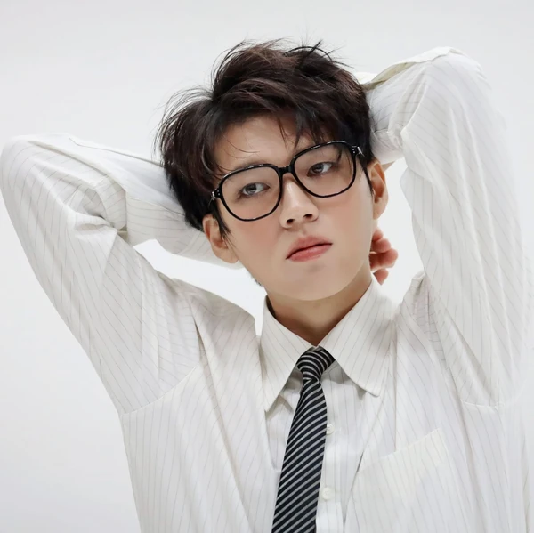 充滿粉絲愛的南優賢人氣照片