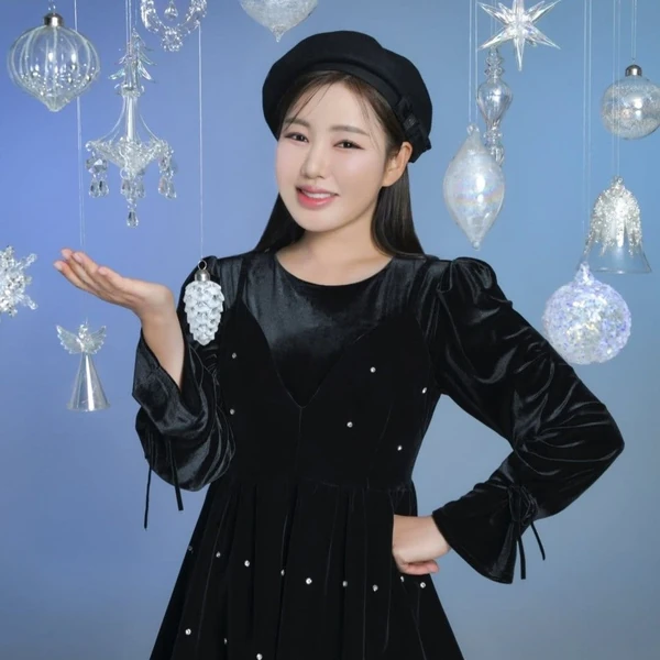 Popular photo full of fans’ love for Song Gain