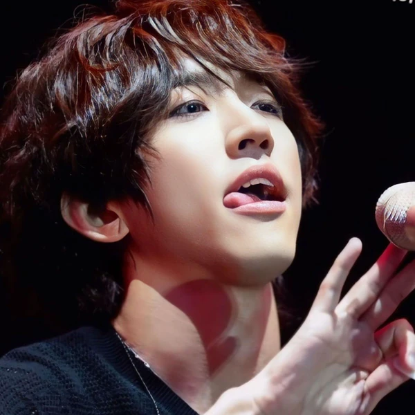 充滿粉絲愛的李承允人氣照片