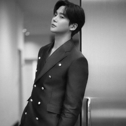 Penampilan Rowoon yang paling disukai hari ini