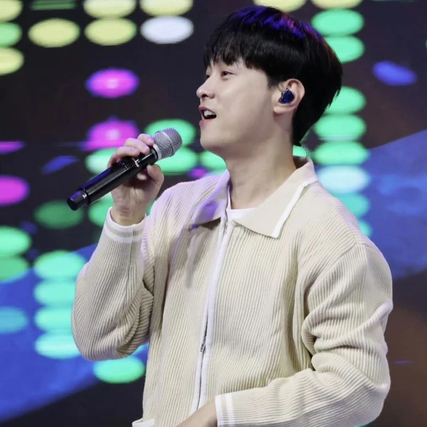 今天最受喜爱的闵庚勋模样