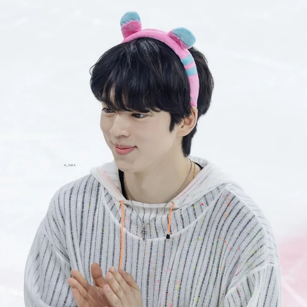 Foto populer Cha Junhwan yang penuh cinta dari penggemar