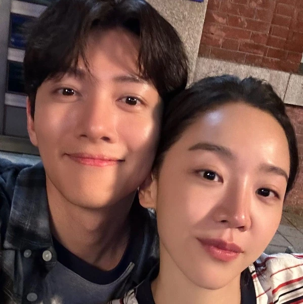 Popular photo full of fans’ love for Shin Haesun