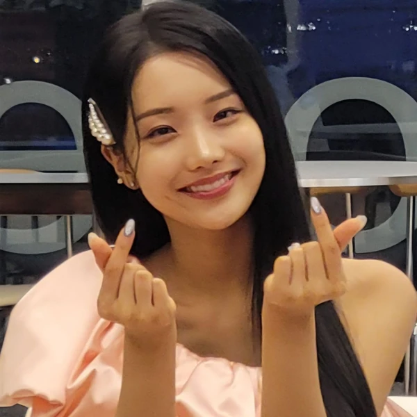 今天最受喜爱的Kim Soyeon (2004)模样