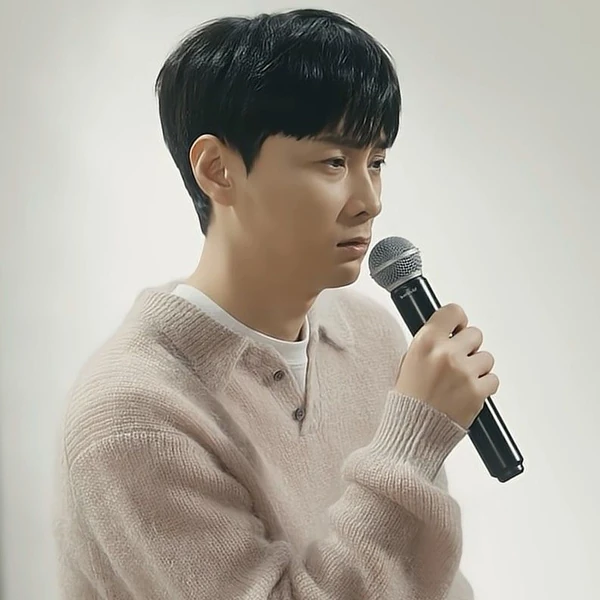 今天最受喜爱的闵庚勋模样