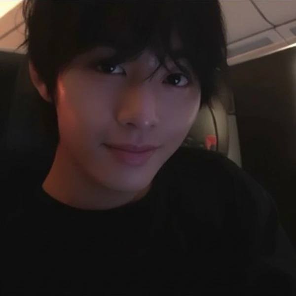 Popular photo full of fans’ love for Ahn Hyoseop