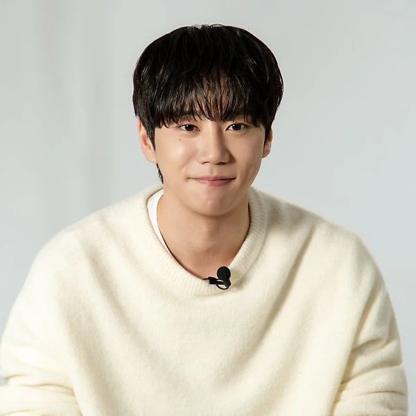 Popular photo full of fans’ love for Lee Junyoung