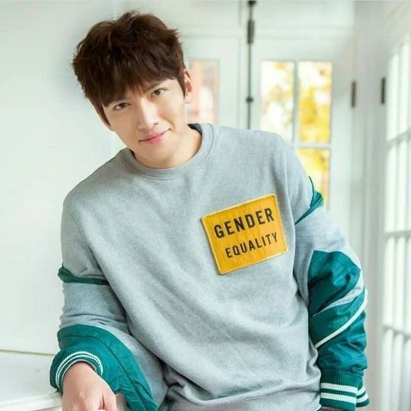 今天最受喜爱的池昌旭模样