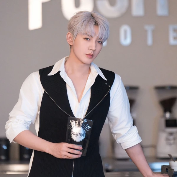 The most loved look of Deng Wei today