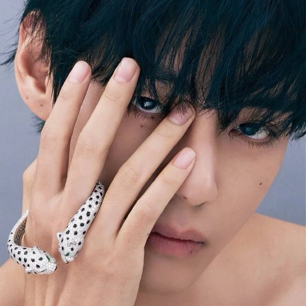 Top moment of Kim Taehyung (V) chosen by fans