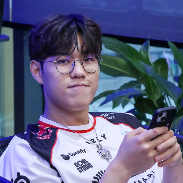 Popular photo full of fans’ love for Oner