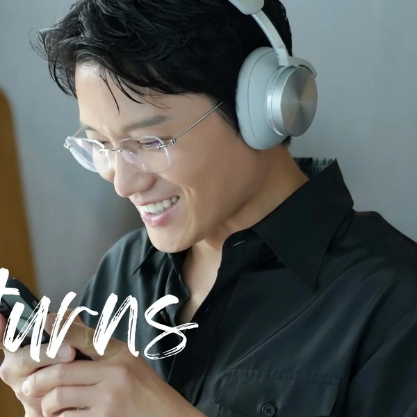 The most loved look of Ji Sung today