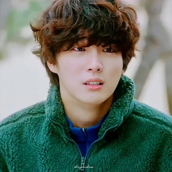 Top moment of Yoon Shiyoon chosen by fans