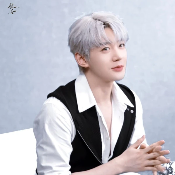 The most loved look of Deng Wei today