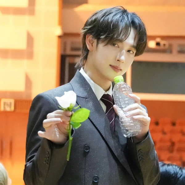 Popular photo full of fans’ love for Yim Siwan