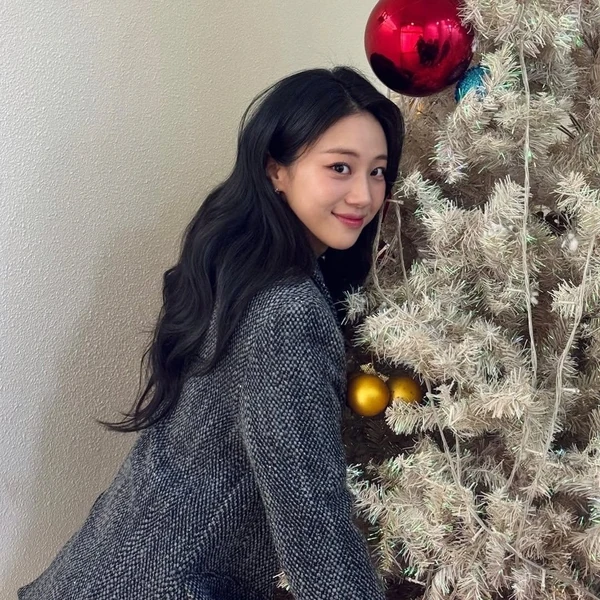 Popular photo full of fans’ love for Hong Hwa Yeon