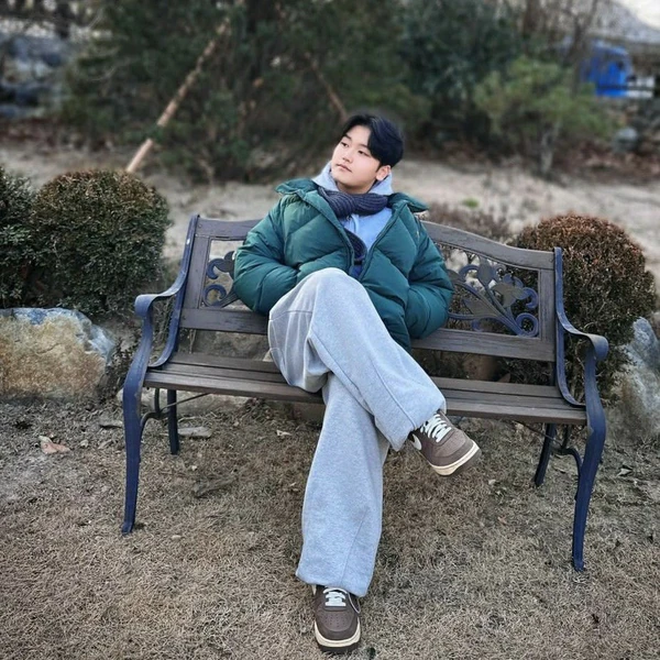 Popular photo full of fans’ love for Park Sungon