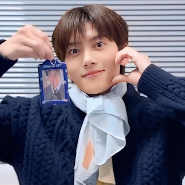 Popular photo full of fans’ love for Ji Changwook