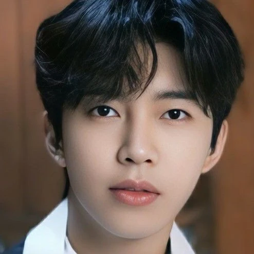 Popular photo full of fans’ love for Lim Youngwoong