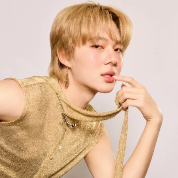 Popular photo full of fans’ love for NuNew