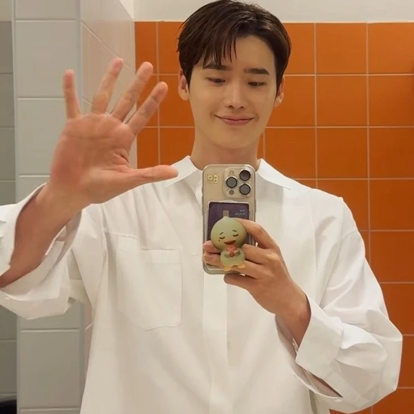 充满粉丝爱意的李钟硕人气照片