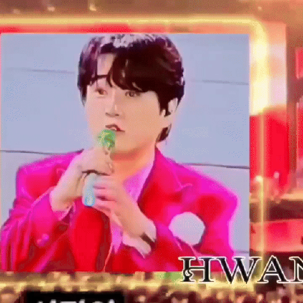 Popular photo full of fans’ love for Hwang Youngwoong