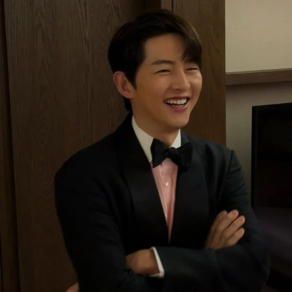 充滿粉絲愛的宋仲基人氣照片