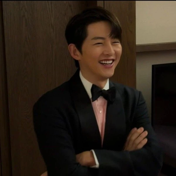 充滿粉絲愛的宋仲基人氣照片