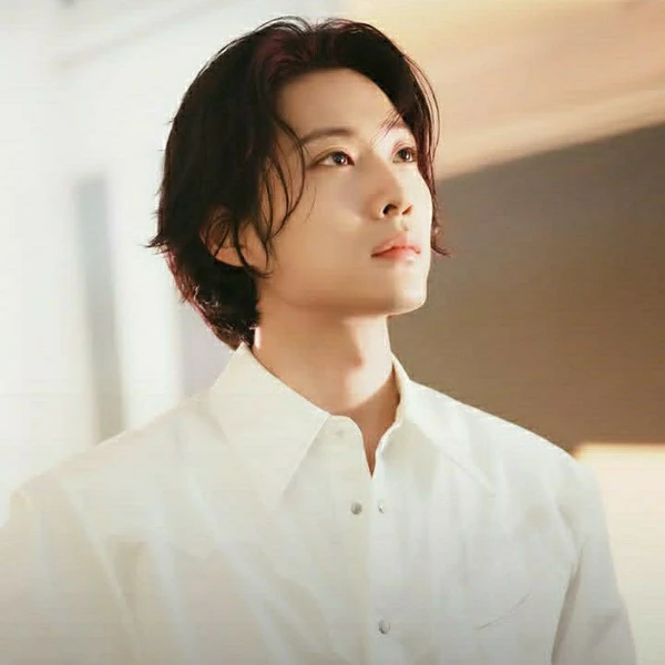 The most loved look of Lee Jongwon today