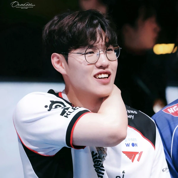 Foto profil populer Oner yang dipilih melalui voting