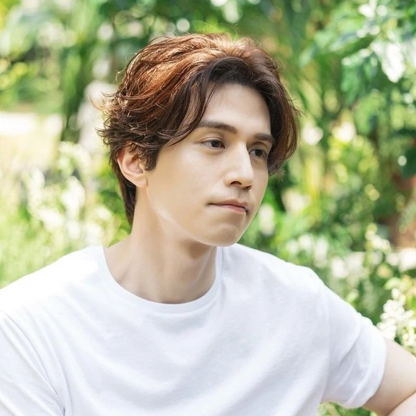 Popular photo full of fans’ love for Lee Dongwook