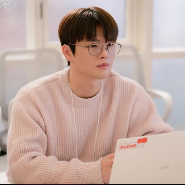 The most loved look of Seo Inguk today