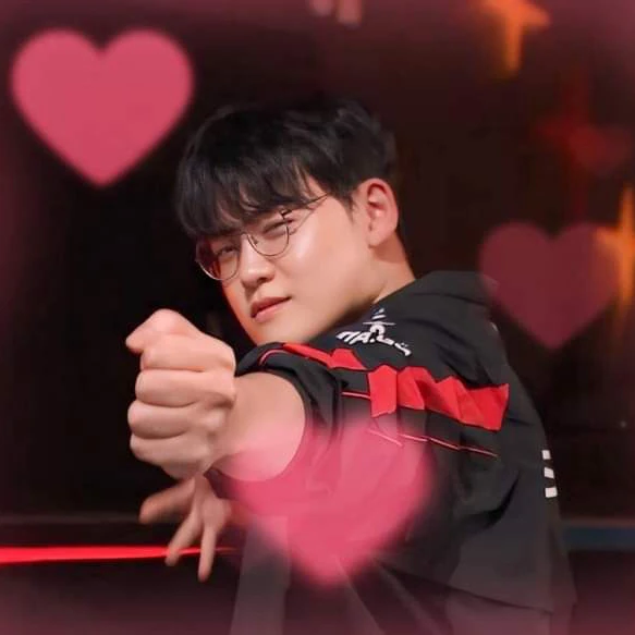 Foto profil populer Gumayusi yang dipilih melalui voting