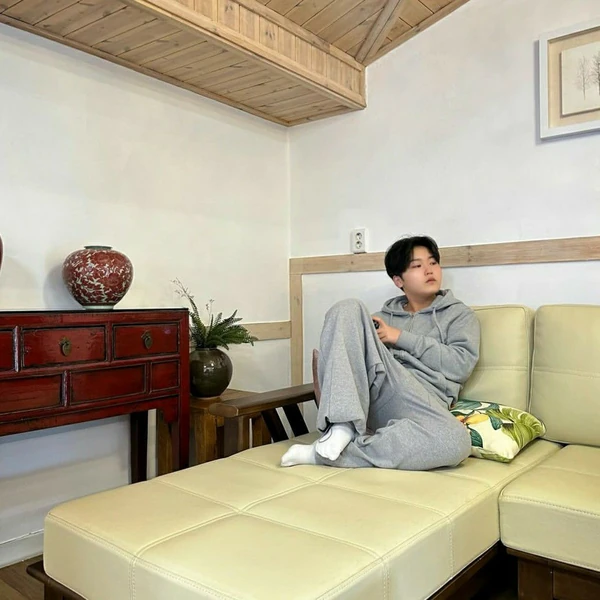 The most loved look of Park Sungon today