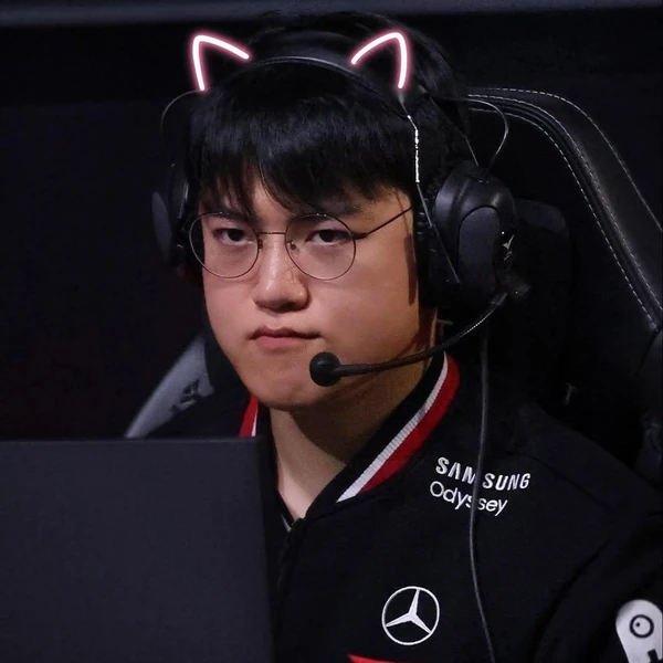 Foto profil terbaik Gumayusi hari ini di Choeaedol Celeb