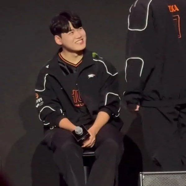 A brilliant moment of Gumayusi created by the fandom